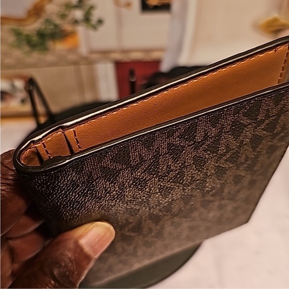 Michael Kors Jet Set Travel Passport Holder / Wallet - Picture 6 of 8